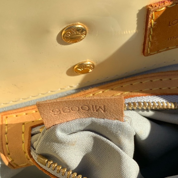 Louis Vuitton Vernis Read bag ๐ฅ Yellow - Picture 4 of 7